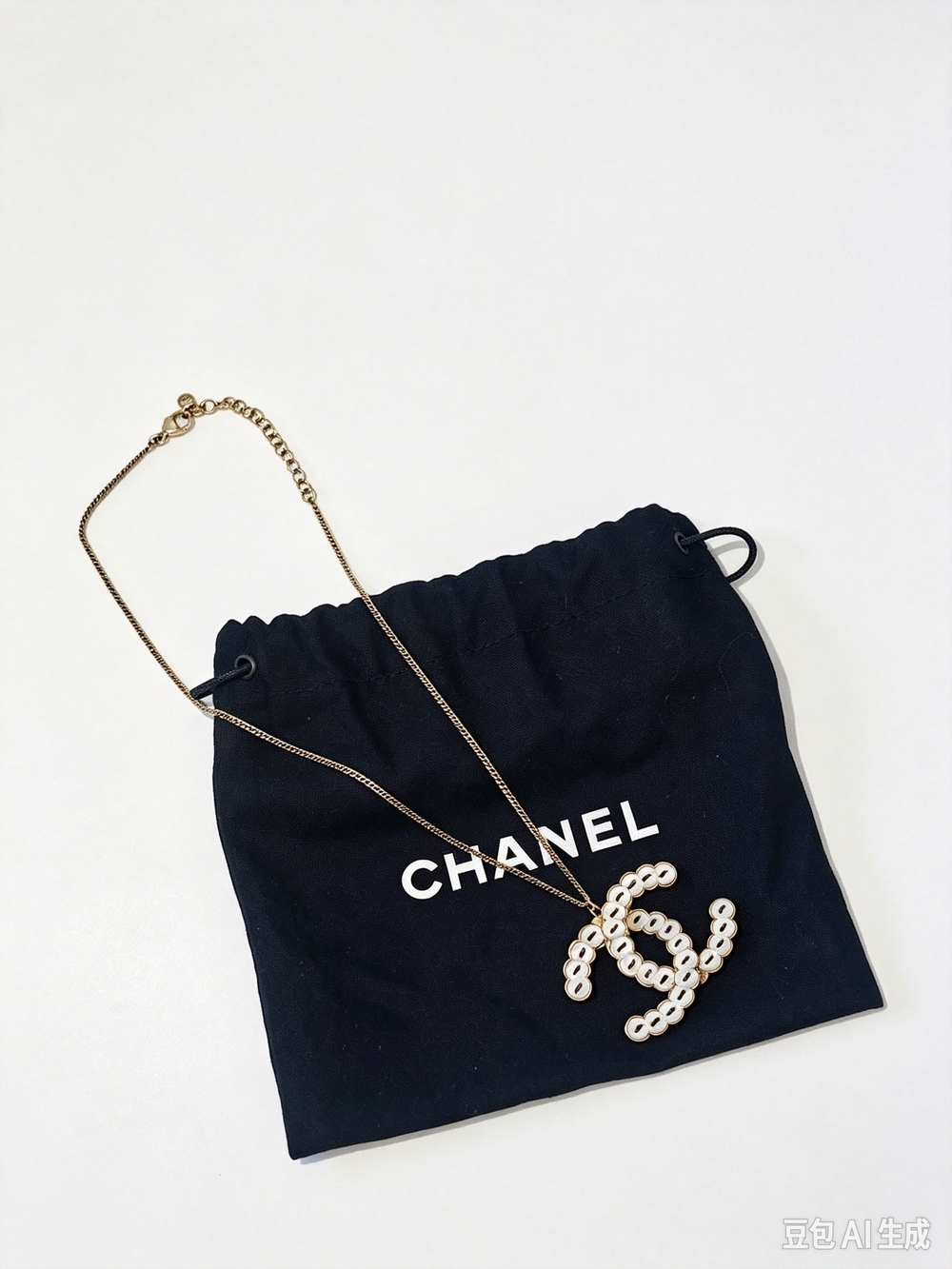 Chanel CC Mother of Pearl Button‑Inlaid Pendant Gold‑Tone Necklace